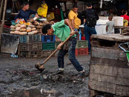 Worker, Cartagena market